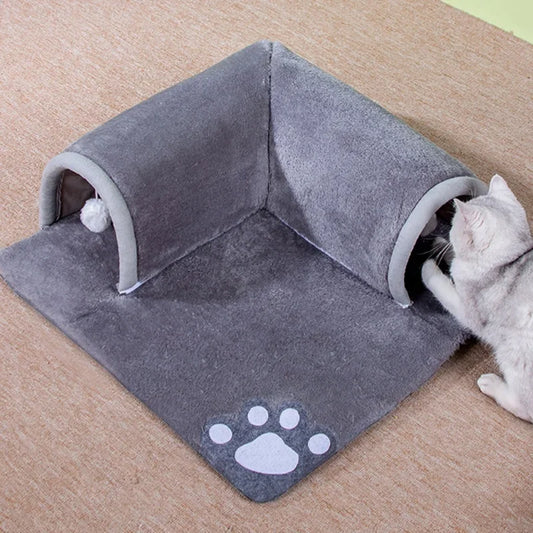 V-shaped cat tunnel bed