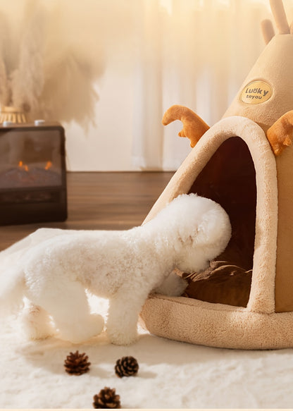 Reindeer shaped tent for pets